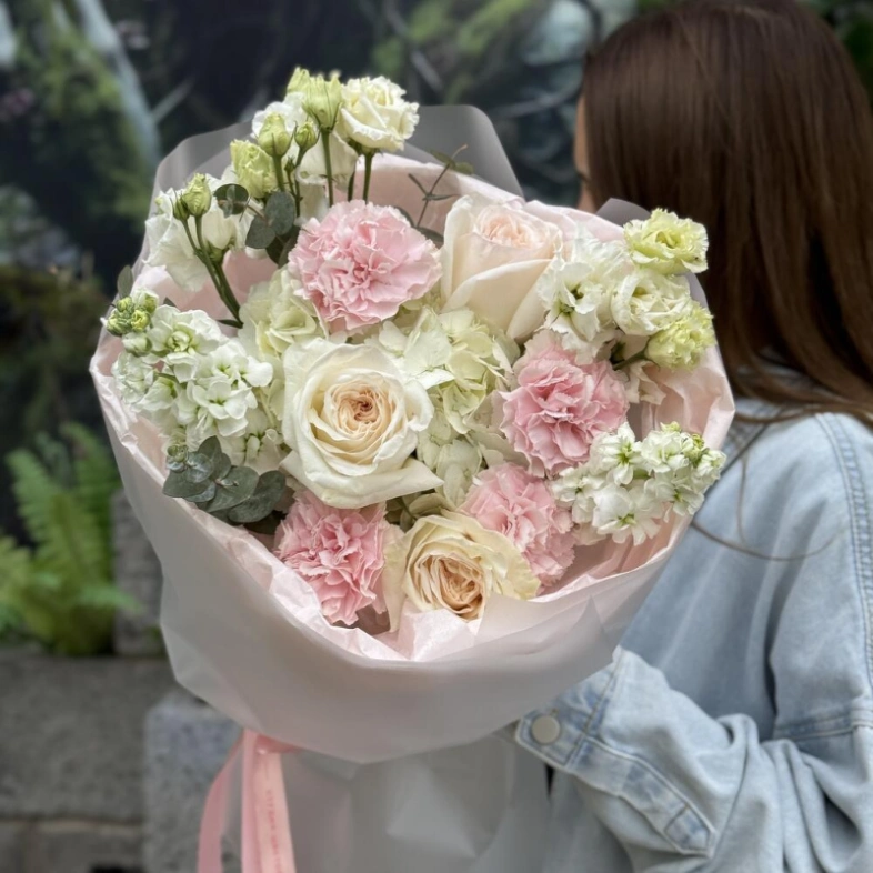 Букет «Версаль» | гортензия - роза - маттиола - эустома