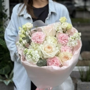 Букет «Версаль» | гортензия - роза - маттиола - эустома 1