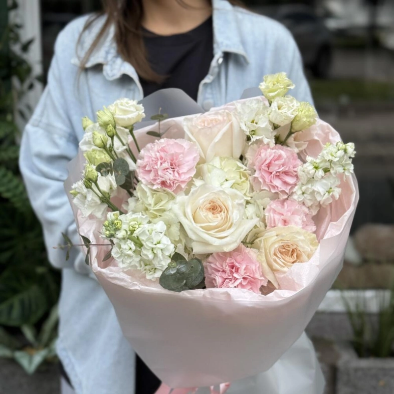 Букет «Версаль» | гортензия - роза - маттиола - эустома