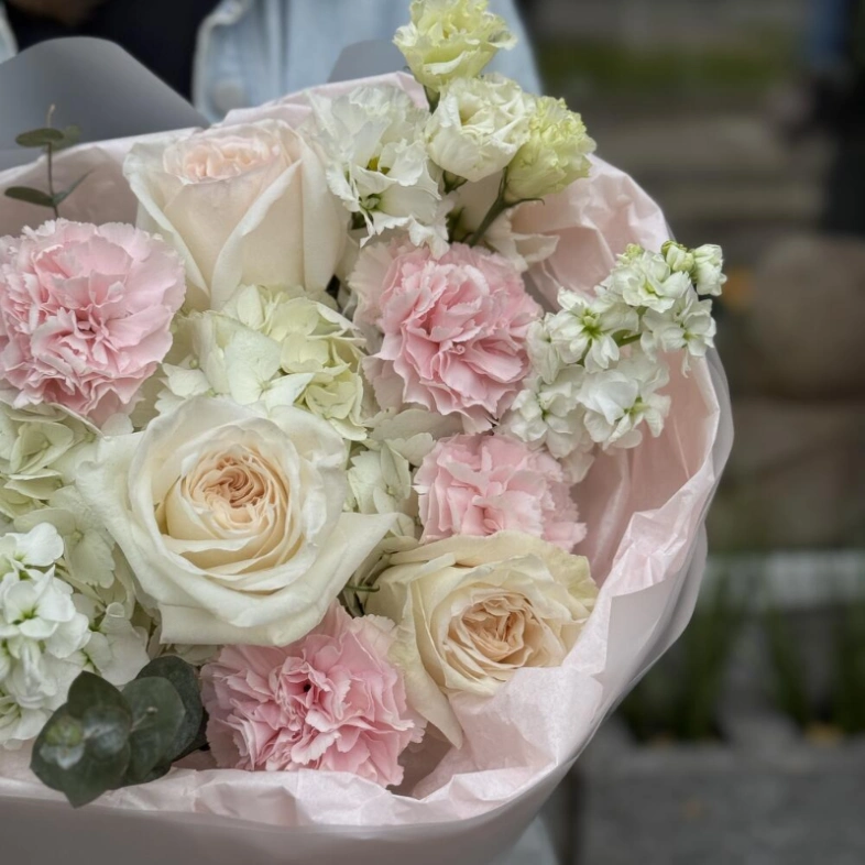 Букет «Версаль» | гортензия - роза - маттиола - эустома