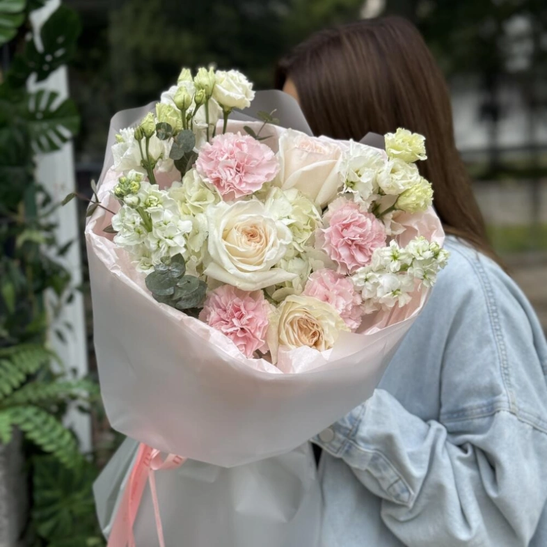 Букет «Версаль» | гортензия - роза - маттиола - эустома