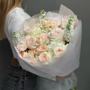 Огромный нежный букет с Ароматными Розами и Маттиолой 2