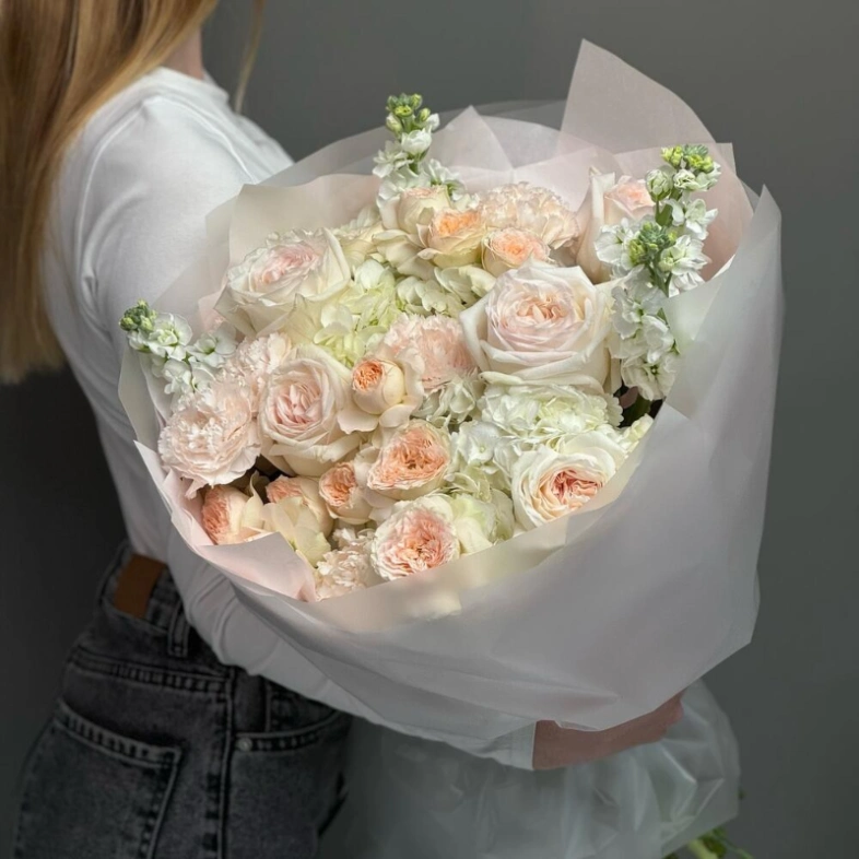 Огромный нежный букет с Ароматными Розами и Маттиолой