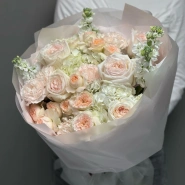 Огромный нежный букет с Ароматными Розами и Маттиолой 0