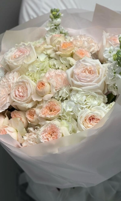 Огромный нежный букет с Ароматными Розами и Маттиолой