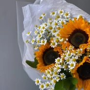 Летний букет с Подсолнухом и Танацетумом 3