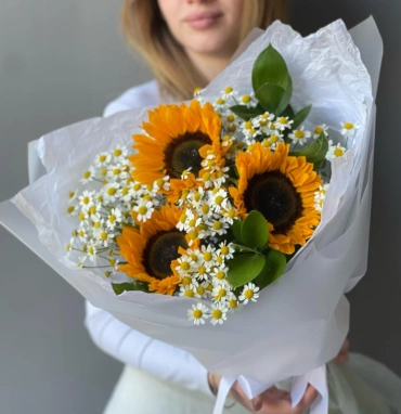 Летний букет с Подсолнухом и Танацетумом
