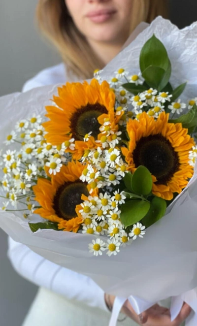Летний букет с Подсолнухом и Танацетумом