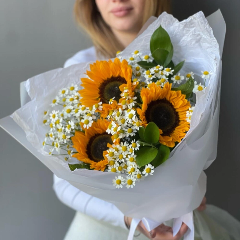 Летний букет с Подсолнухом и Танацетумом