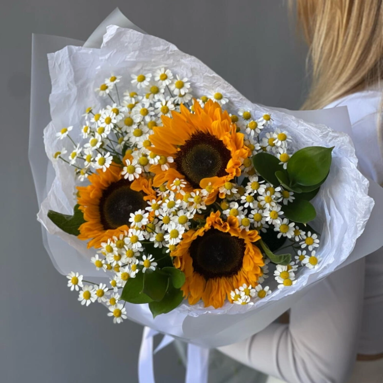 Летний букет с Подсолнухом и Танацетумом