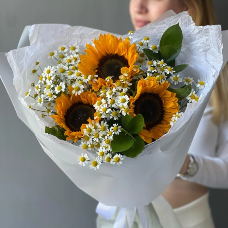 Летний букет с Подсолнухом и Танацетумом