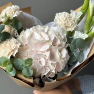 Букет с гладиолусами и гортензией 4