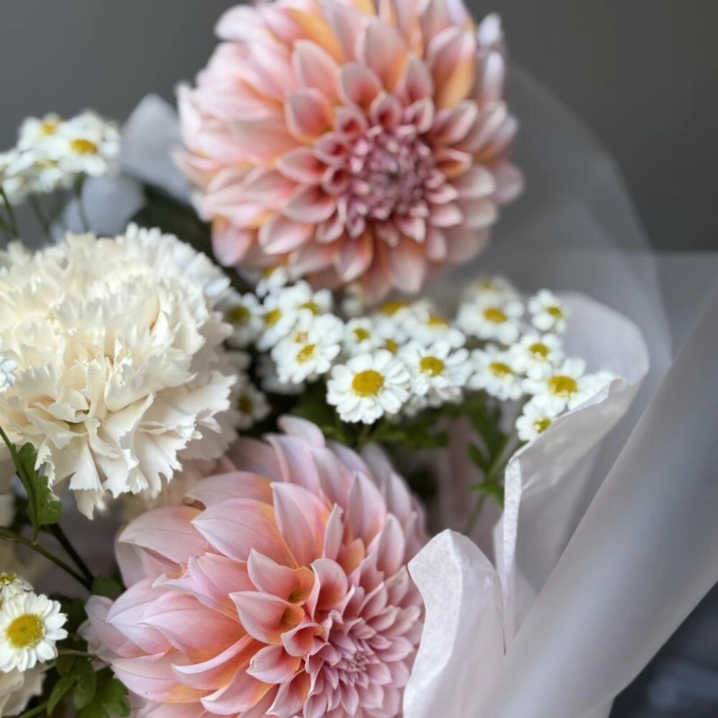 Сезонный букет с георгинами N2