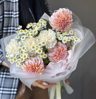 Сезонный букет с георгинами N2