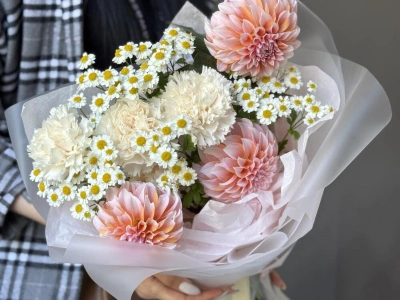 Сезонный букет с георгинами N2