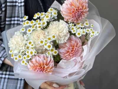 Сезонный букет с георгинами N2