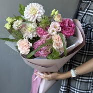 Сезонный букет с георгинами 2