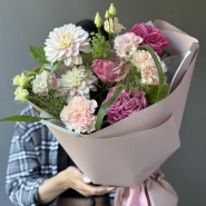 Сезонный букет с георгинами 0