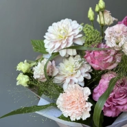 Сезонный букет с георгинами 3