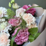 Сезонный букет с георгинами 4