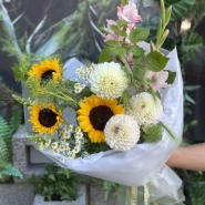 Авторский букет от шеф флориста с подсолнухами 1