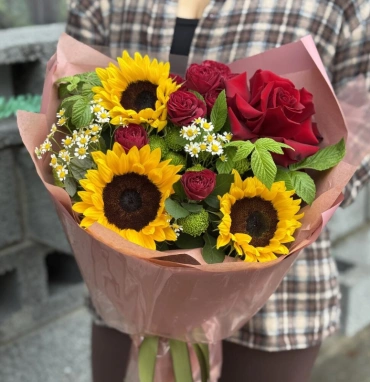 Букет с подсолнухами
