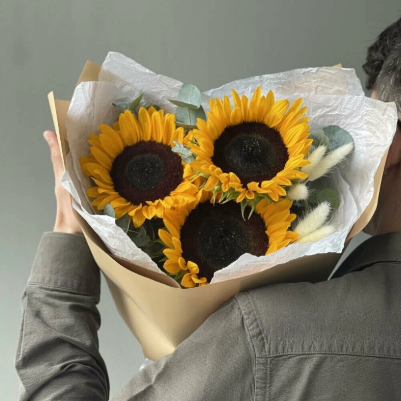 Авторский букет из подсолнухов