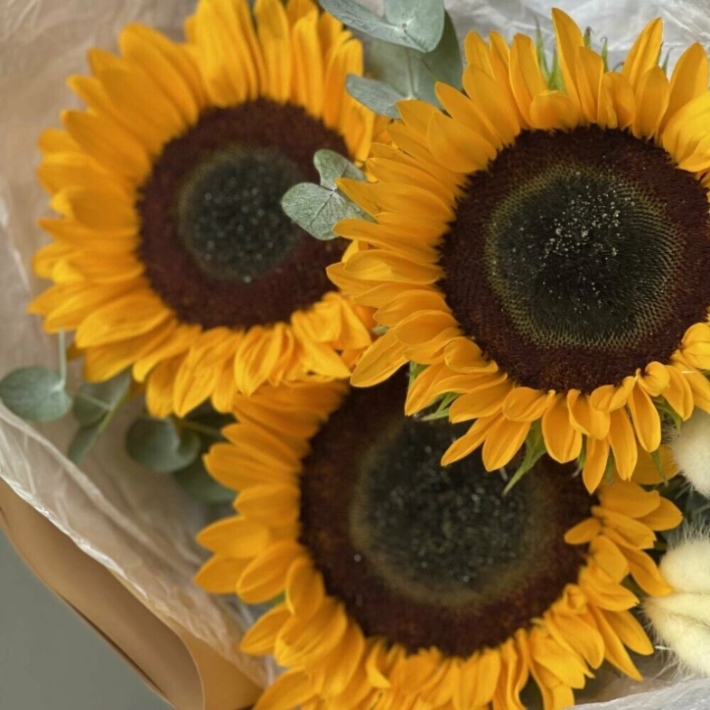 Авторский букет из подсолнухов