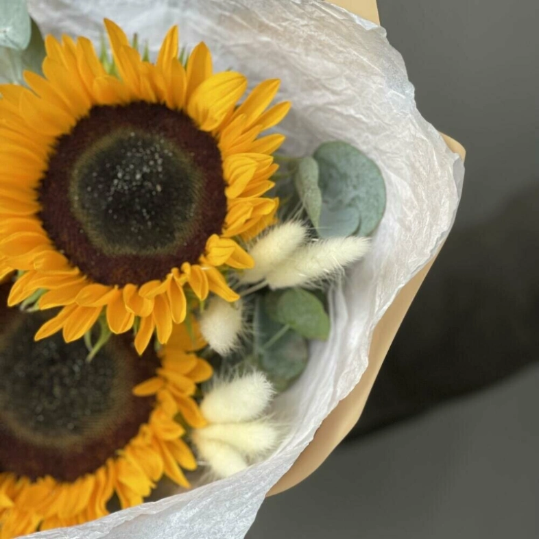 Авторский букет из подсолнухов