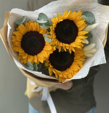Авторский букет из подсолнухов