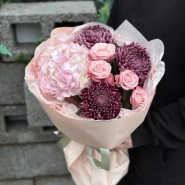 Хризантема Бигуди с кустовыми розами 1