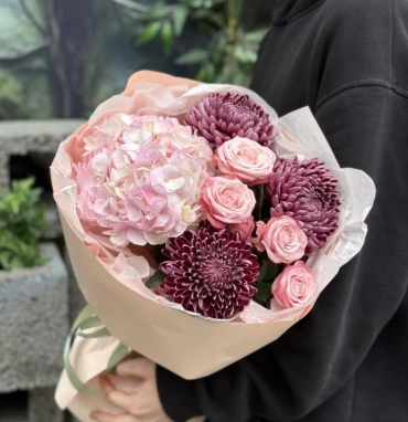 Хризантема Бигуди с кустовыми розами