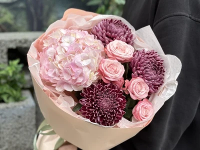 Хризантема Бигуди с кустовыми розами