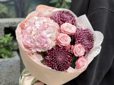 Хризантема Бигуди с кустовыми розами