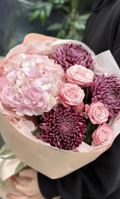 Хризантема Бигуди с кустовыми розами