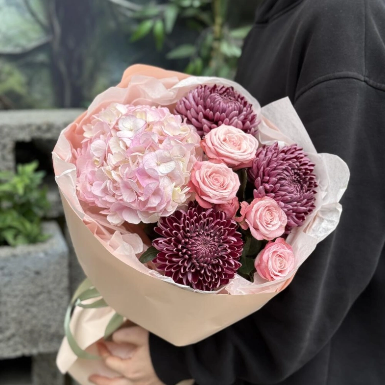 Хризантема Бигуди с кустовыми розами