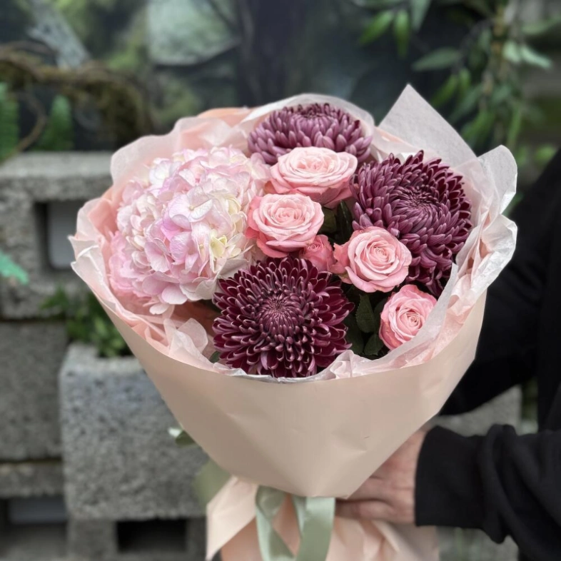 Хризантема Бигуди с кустовыми розами