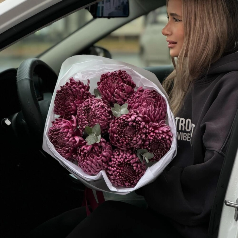 Авторское моно из сезонной хризантемы «Бигуди»