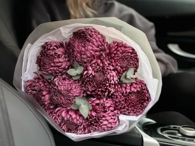 Авторское моно из сезонной хризантемы «Бигуди»