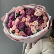 Сборный букет с сезонными хризантемами и кустовыми розами 0