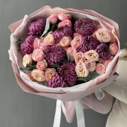 Сборный букет с сезонными хризантемами и кустовыми розами 1