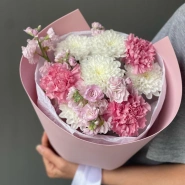 Нежный стойкий букет хризантема, диантус, маттиола 1