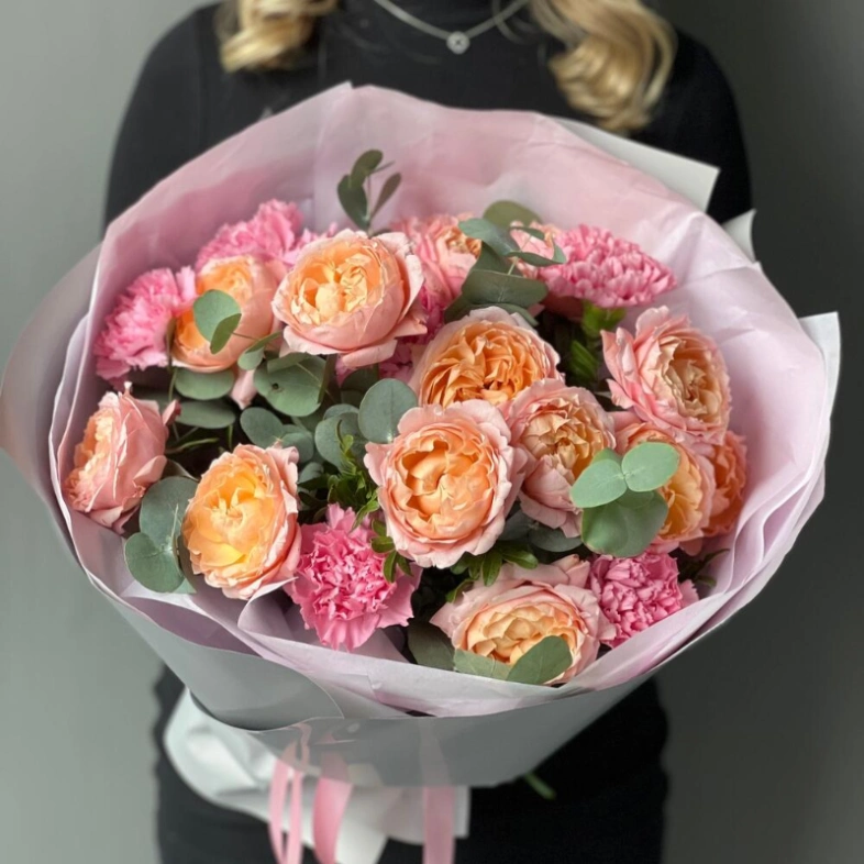 Букет кустовые розы Джульетта и гвоздика