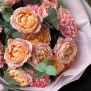 Букет кустовые розы Джульетта и гвоздика 4