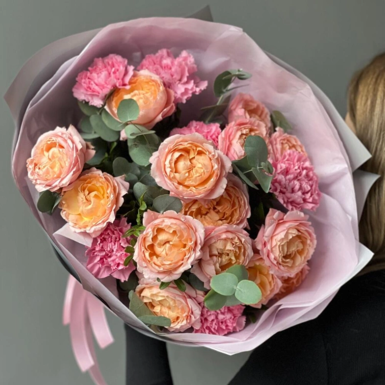 Букет кустовые розы Джульетта и гвоздика