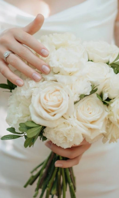 Свадебный букет с розами, эустомой 