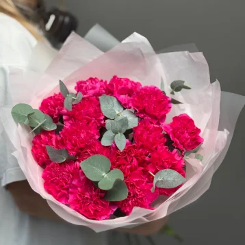 Диантусы яркие сортовые с эвкалиптом 