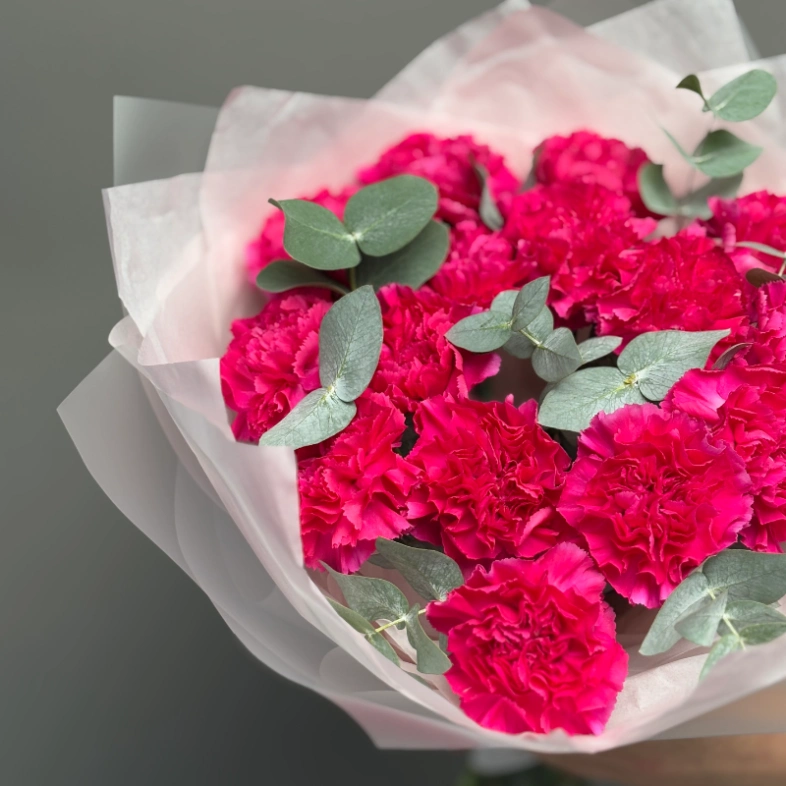 Диантусы яркие сортовые с эвкалиптом 