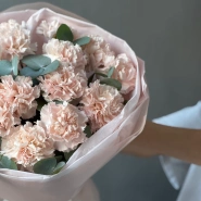 Сортовые кремовые диантусы с эвкалиптом  4