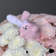 Хризантемы кустовые с зайкой  4